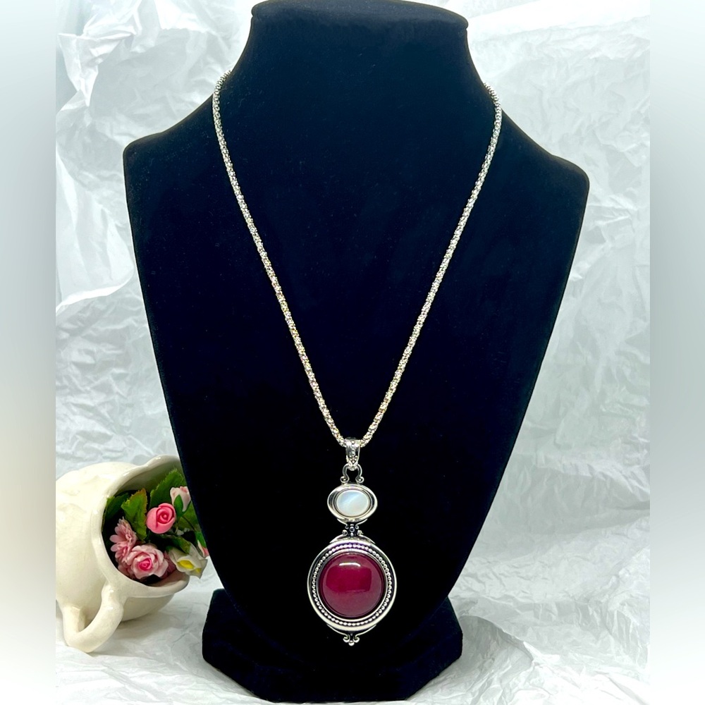 Vtg Lia Sophia Mother of Pearl & Red Jasper "Lisa" Pendant Necklace - Picture 1 of 6